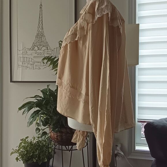 🤍Korean Chic Lace Ruffle Blouse in Cream - Picture 8 of 8